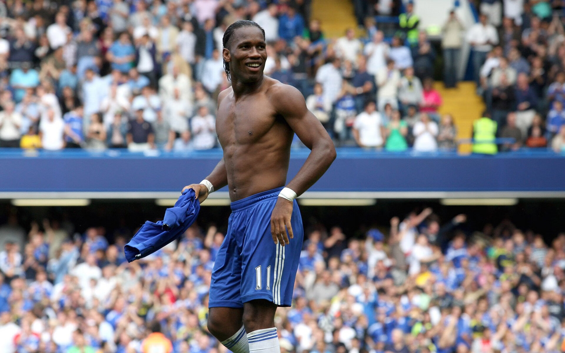 逆境奋战：球队在困难时刻的拼搏精神，逆境中奋起